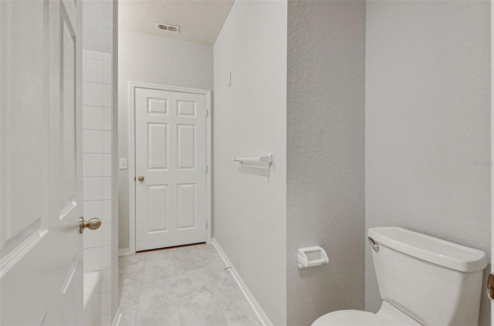 Image 20 of 25 For 18001 Richmond Place Drive 1112