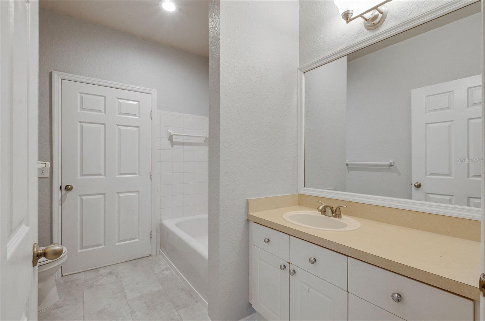 Image 21 of 25 For 18001 Richmond Place Drive 1112