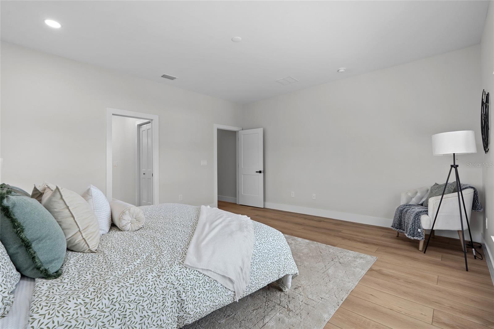 Image 26 of 43 For 4308 Gray Street 4