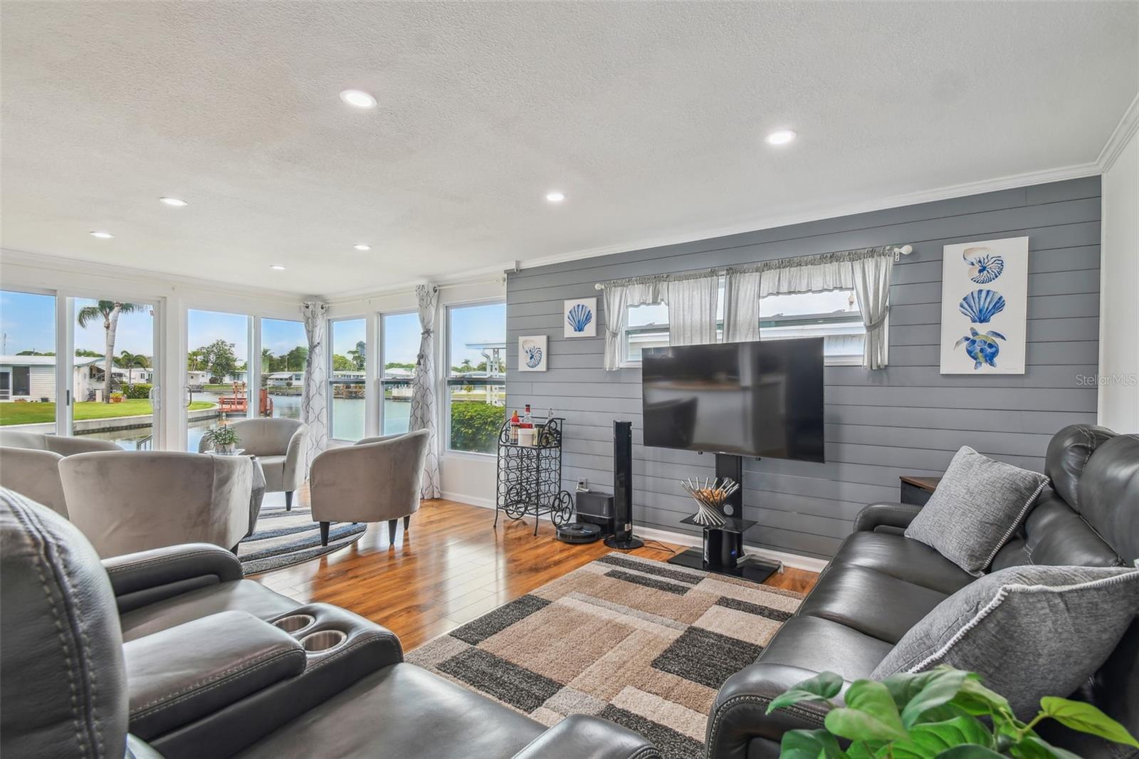 Image 14 of 67 For 10232 Paradise Drive 193