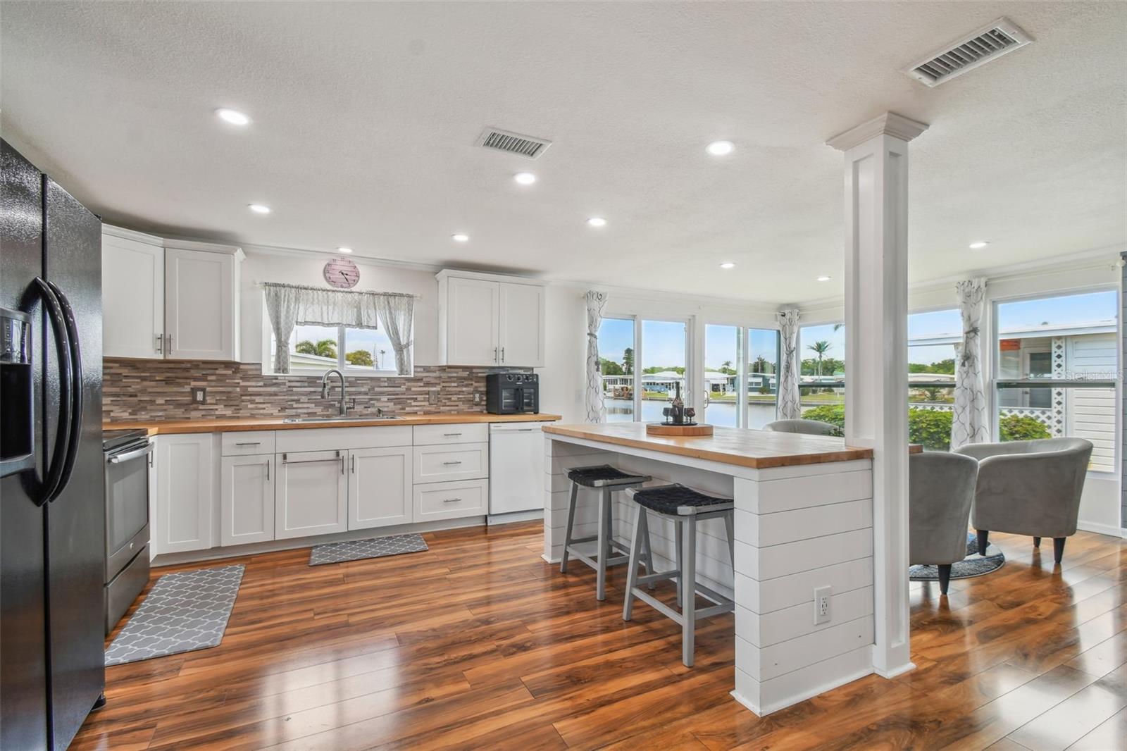 Image 16 of 67 For 10232 Paradise Drive 193