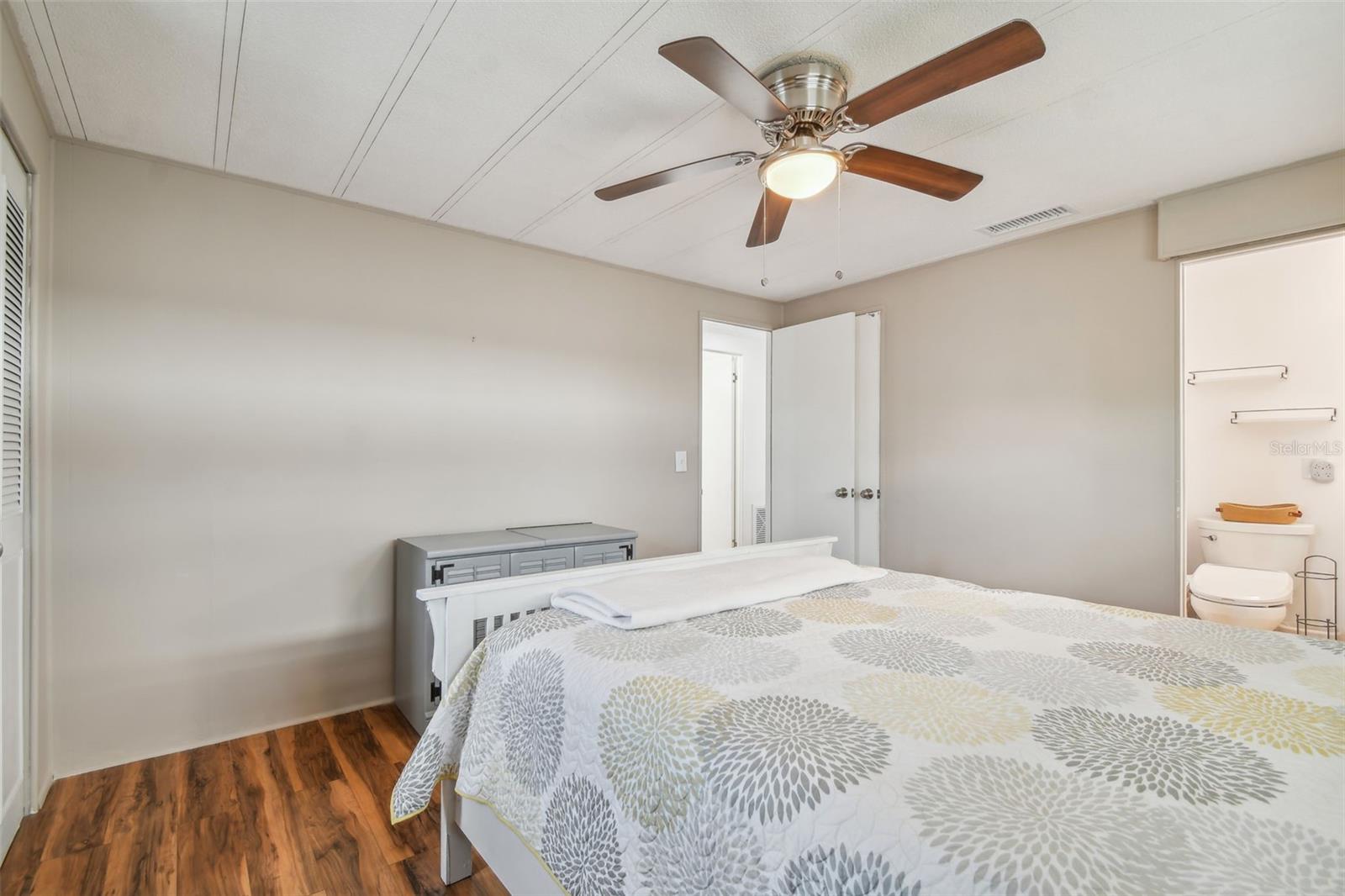 Image 23 of 67 For 10232 Paradise Drive 193