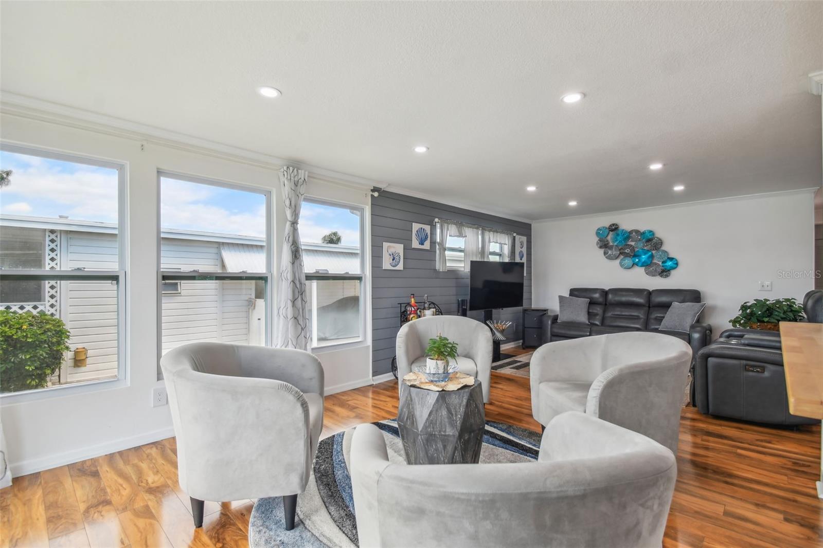 Image 6 of 67 For 10232 Paradise Drive 193