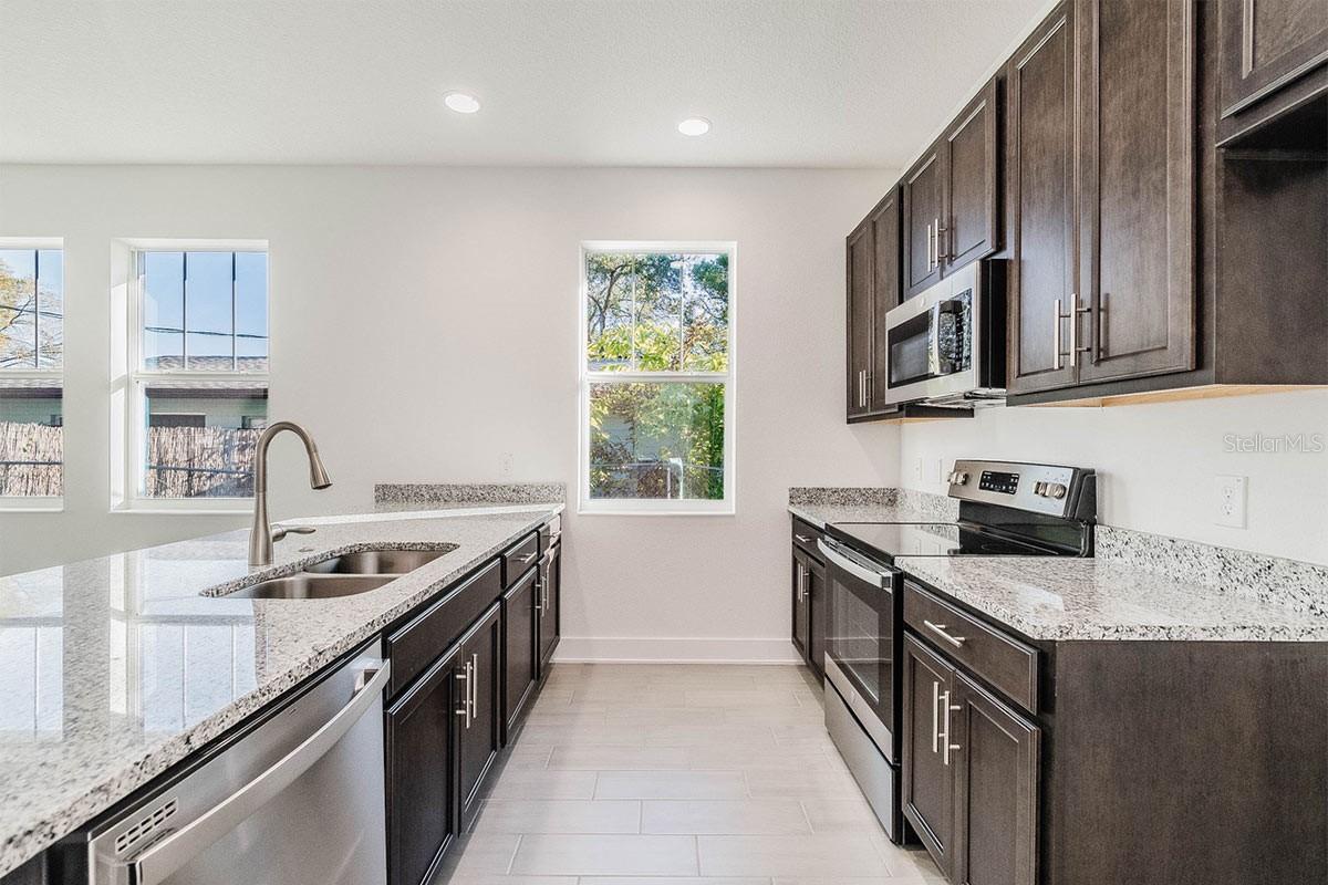 Image 9 of 13 For 4629a 24th Avenue S