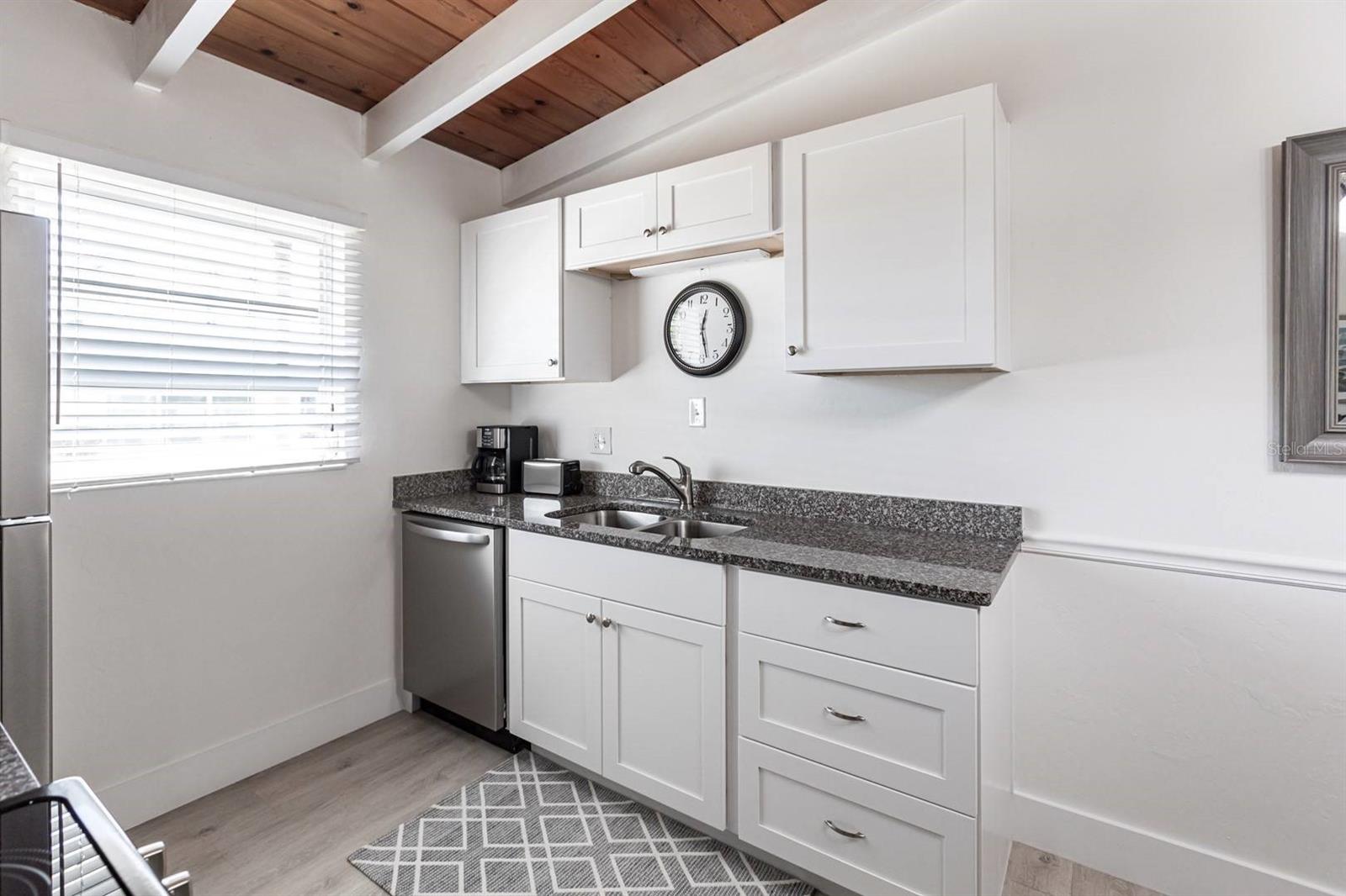 Image 10 of 30 For 6006 Midnight Pass Road 14