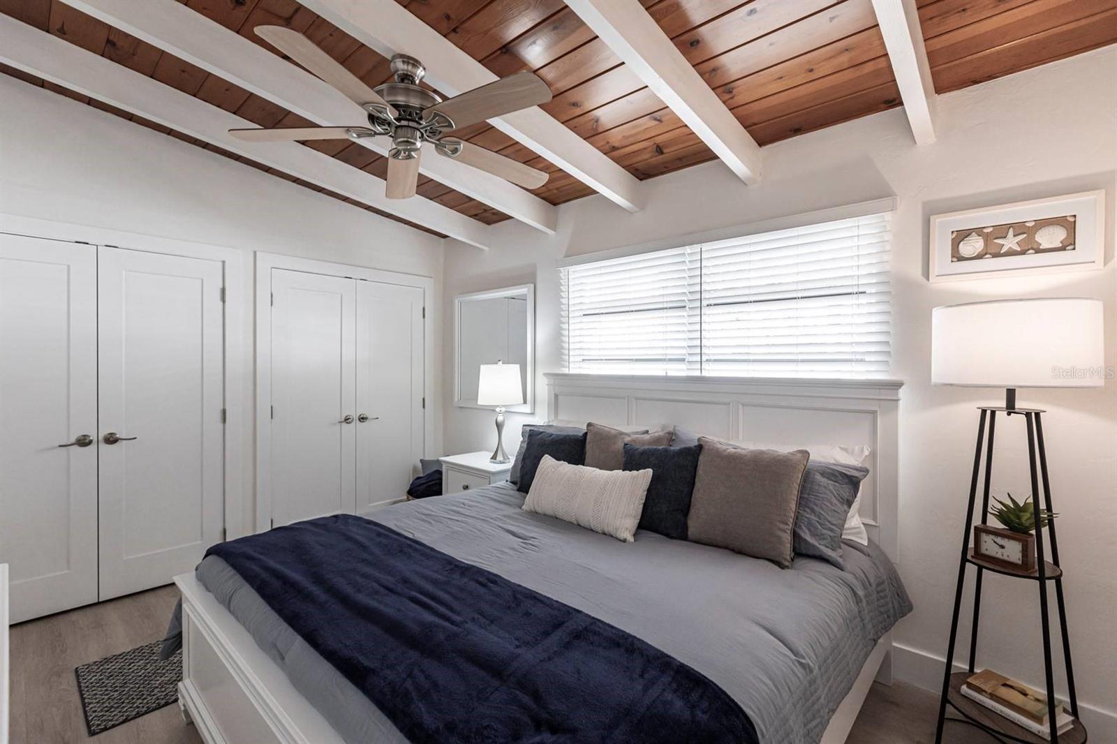 Image 12 of 30 For 6006 Midnight Pass Road 14