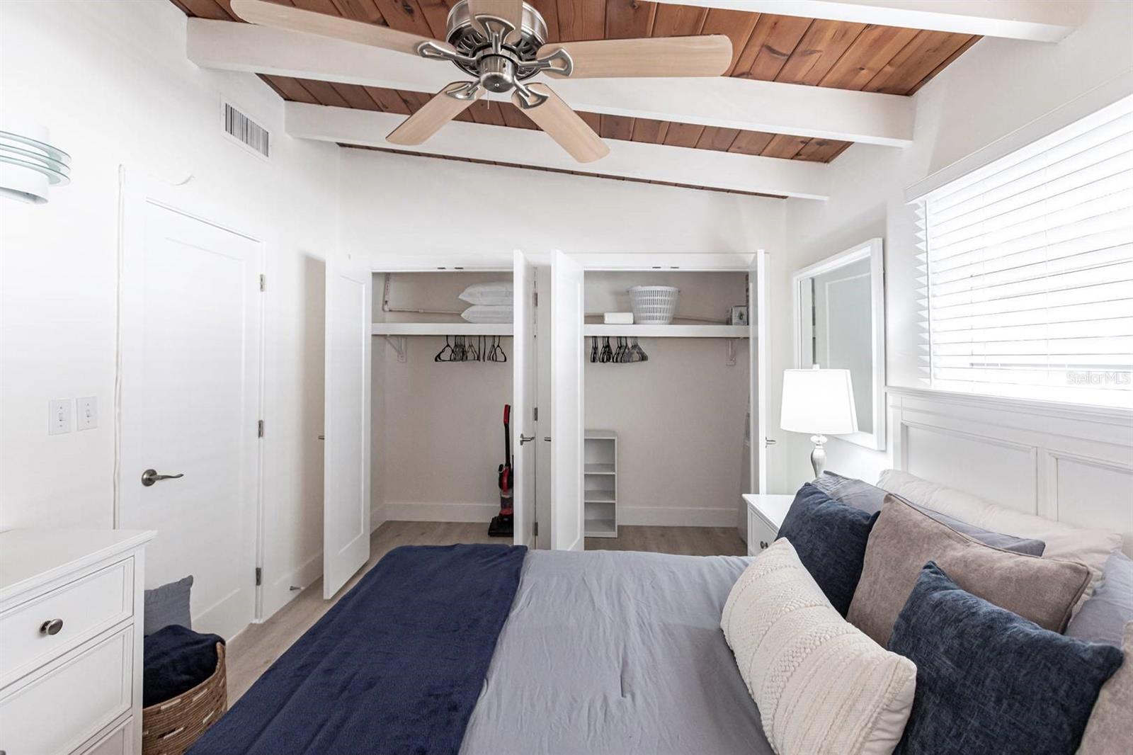 Image 14 of 30 For 6006 Midnight Pass Road 14