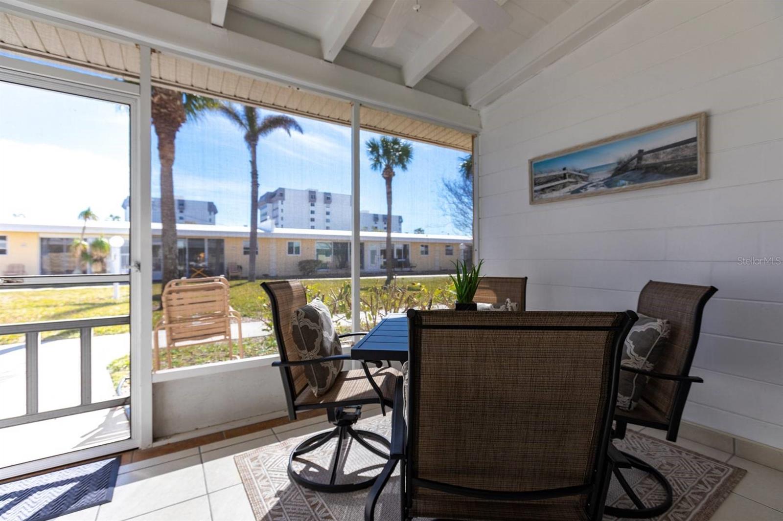 Image 17 of 30 For 6006 Midnight Pass Road 14