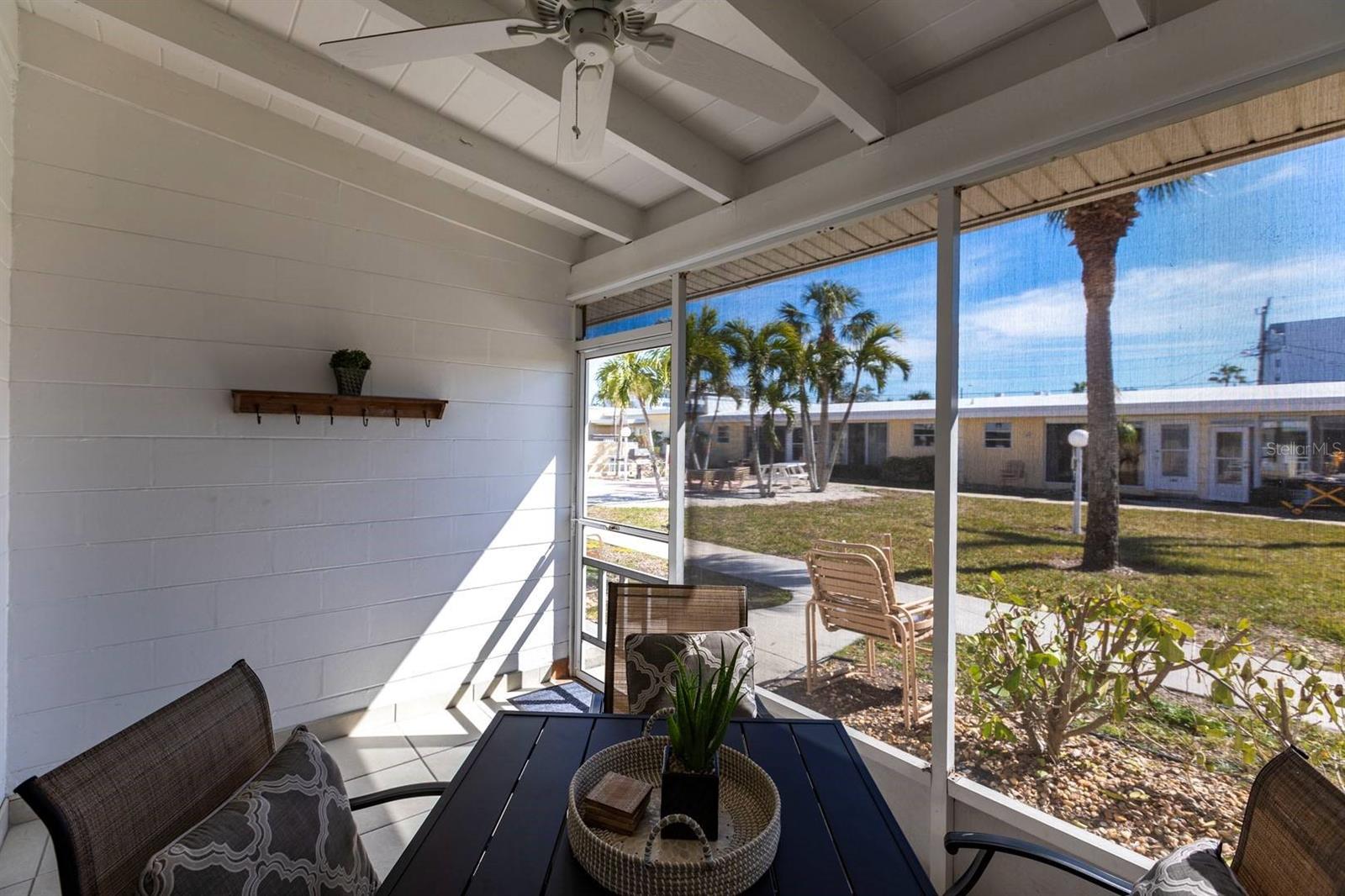 Image 19 of 30 For 6006 Midnight Pass Road 14