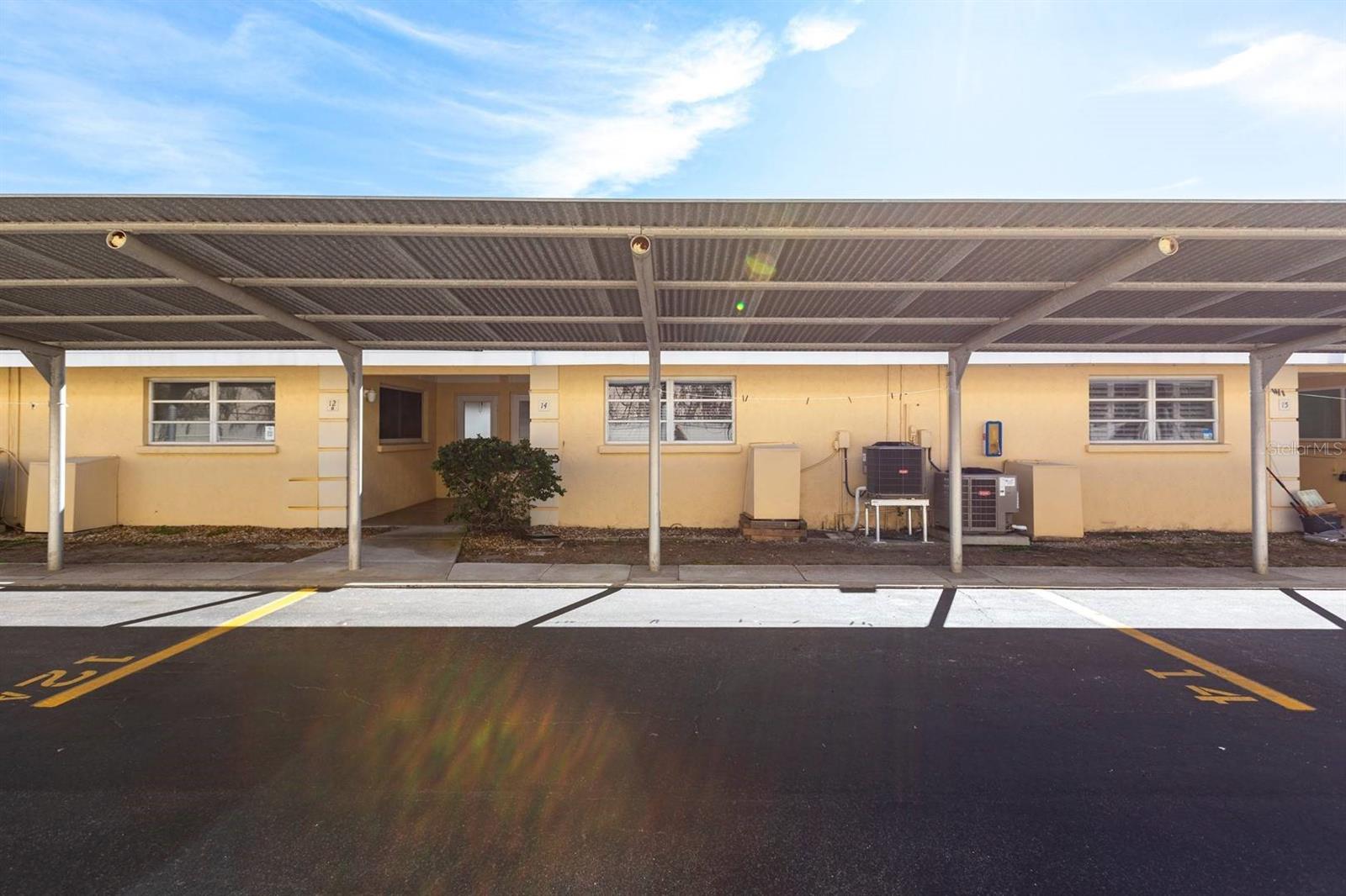 Image 20 of 30 For 6006 Midnight Pass Road 14