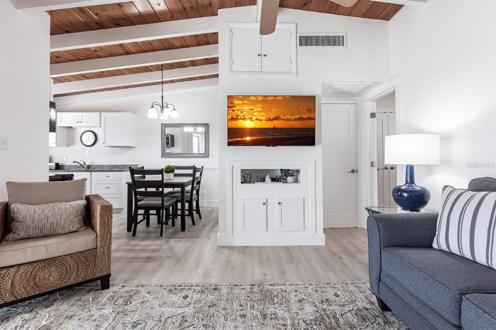 Image 5 of 30 For 6006 Midnight Pass Road 14