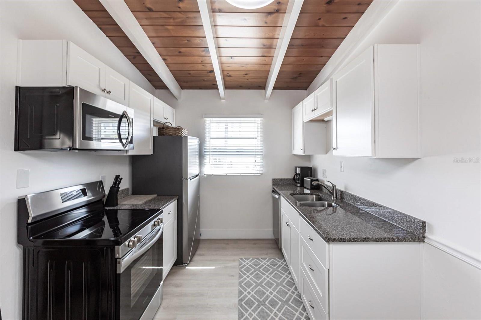 Image 8 of 30 For 6006 Midnight Pass Road 14