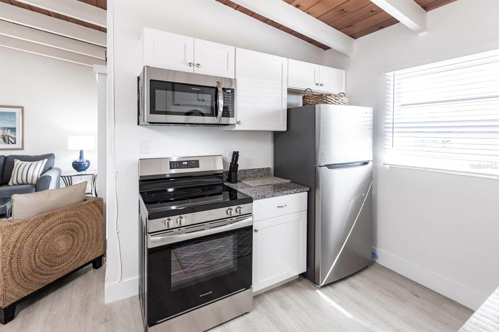 Image 9 of 30 For 6006 Midnight Pass Road 14