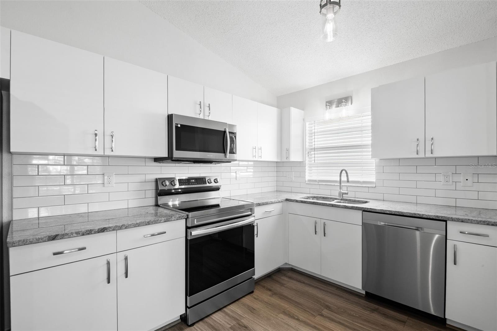 Image 11 of 37 For 4610 6th Avenue S