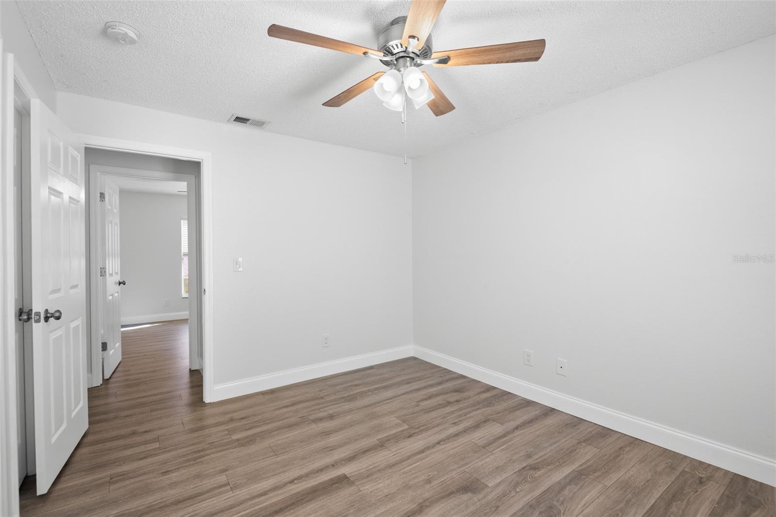 Image 15 of 37 For 4610 6th Avenue S