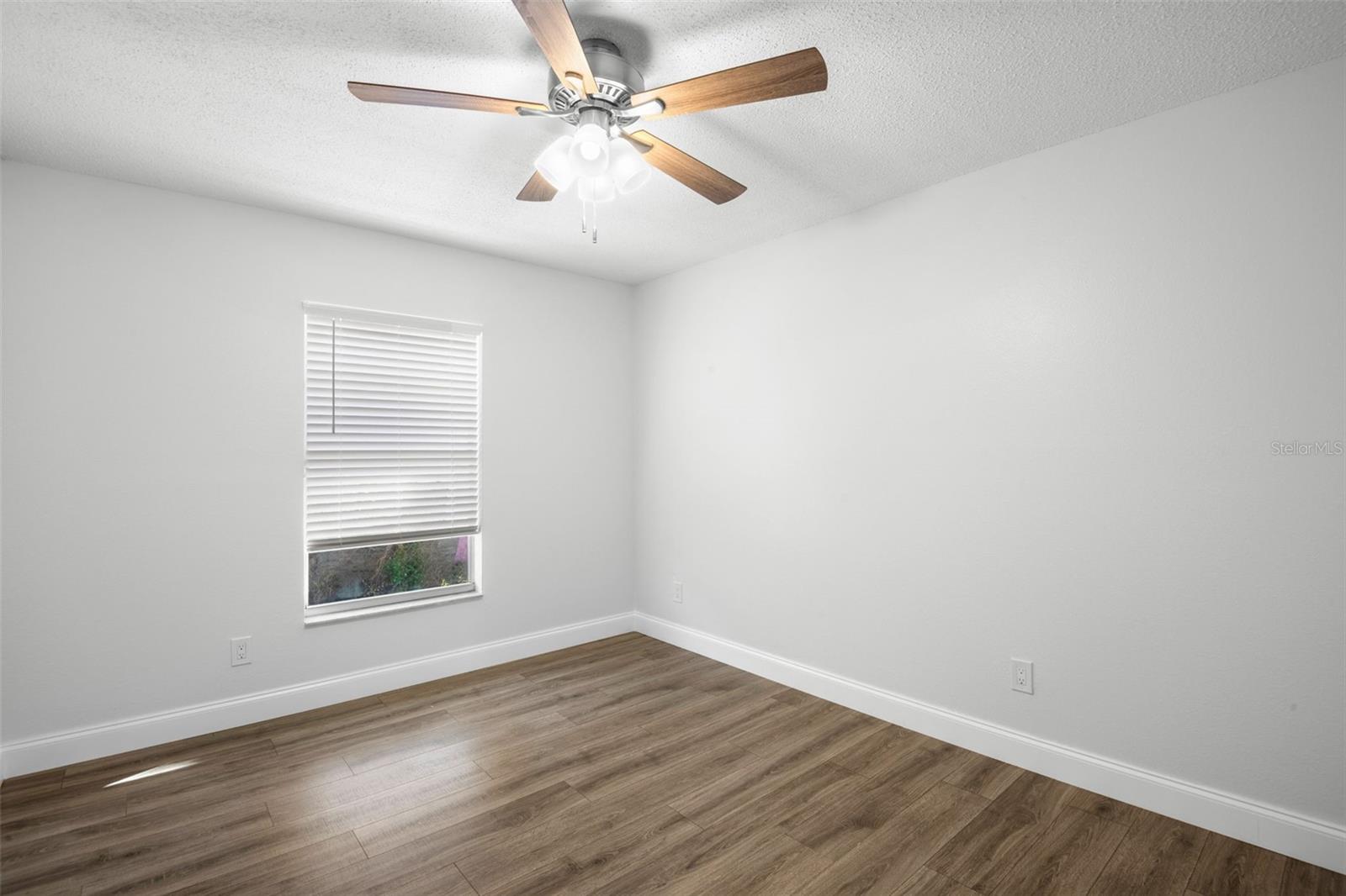 Image 19 of 37 For 4610 6th Avenue S