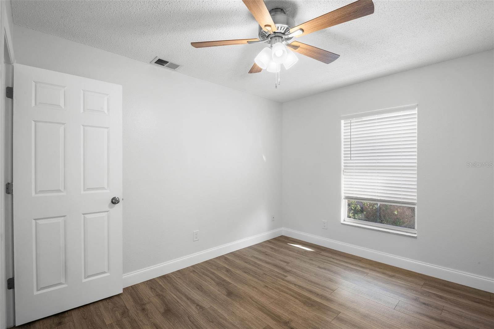 Image 20 of 37 For 4610 6th Avenue S