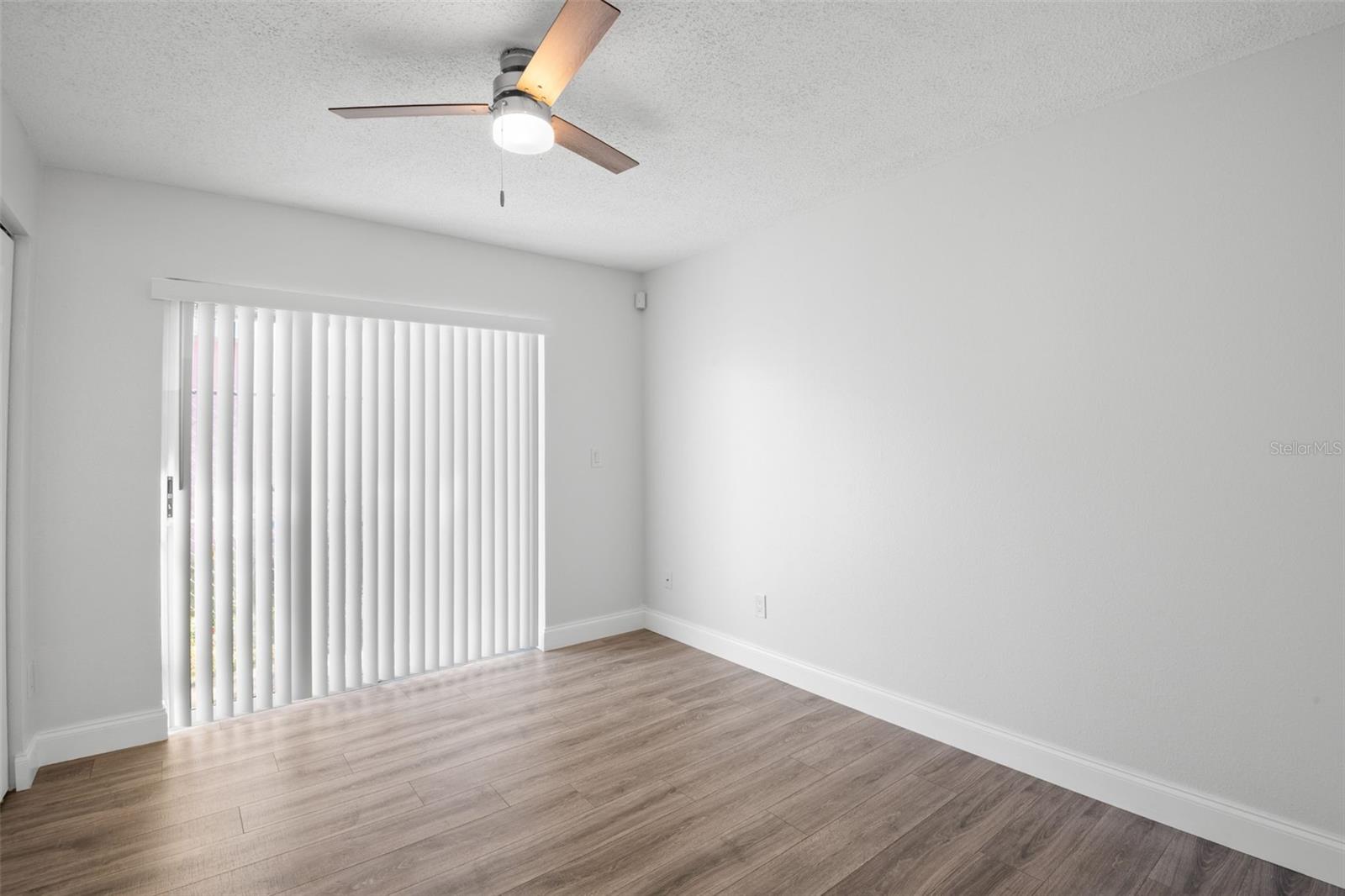 Image 23 of 37 For 4610 6th Avenue S