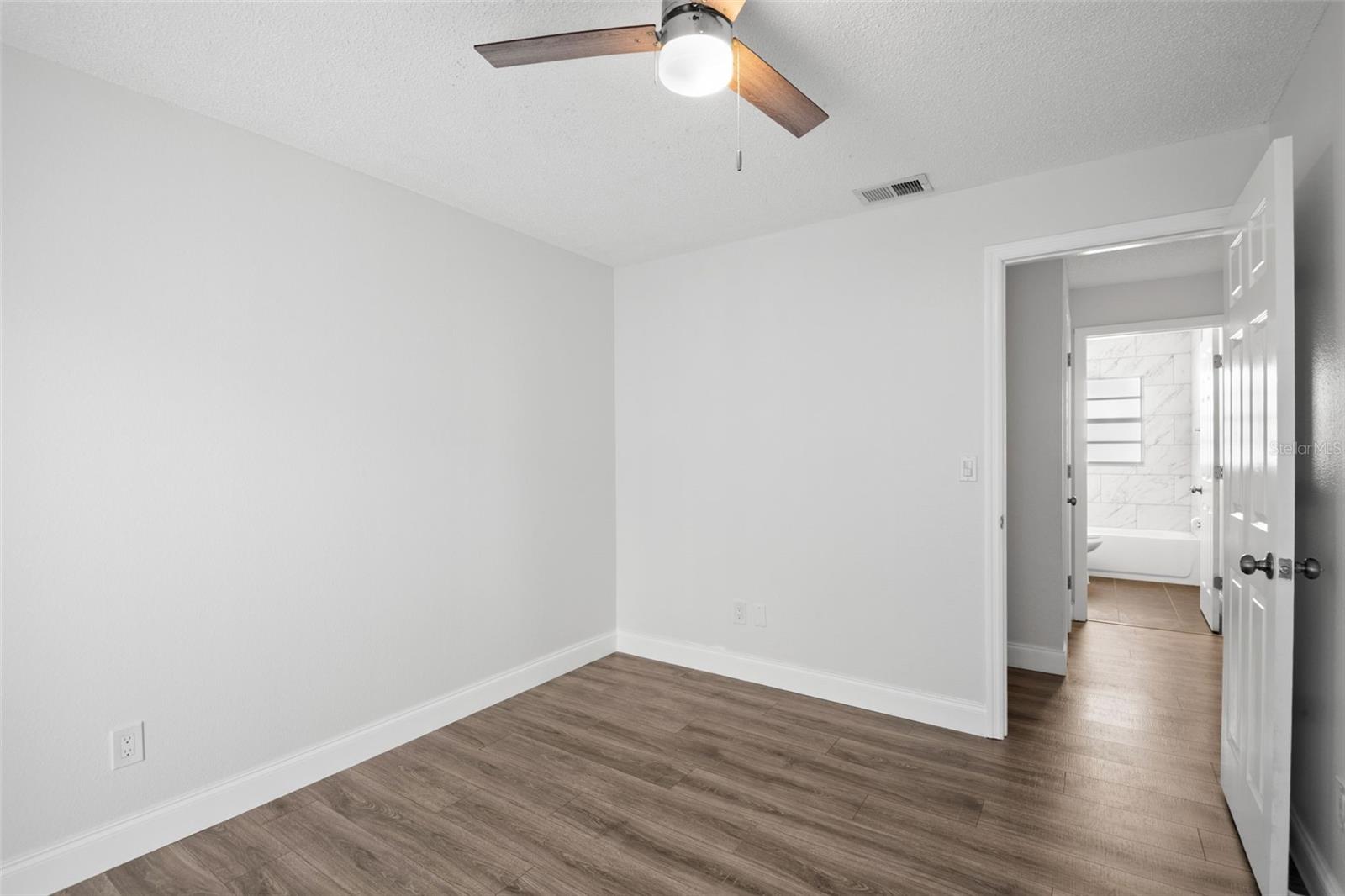 Image 27 of 37 For 4610 6th Avenue S