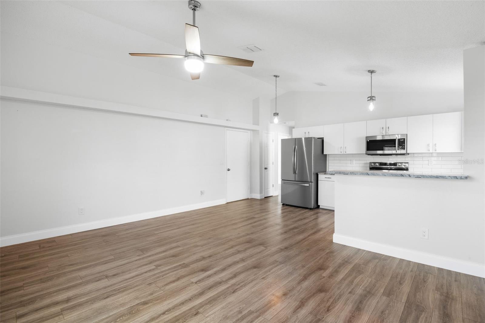 Image 6 of 37 For 4610 6th Avenue S