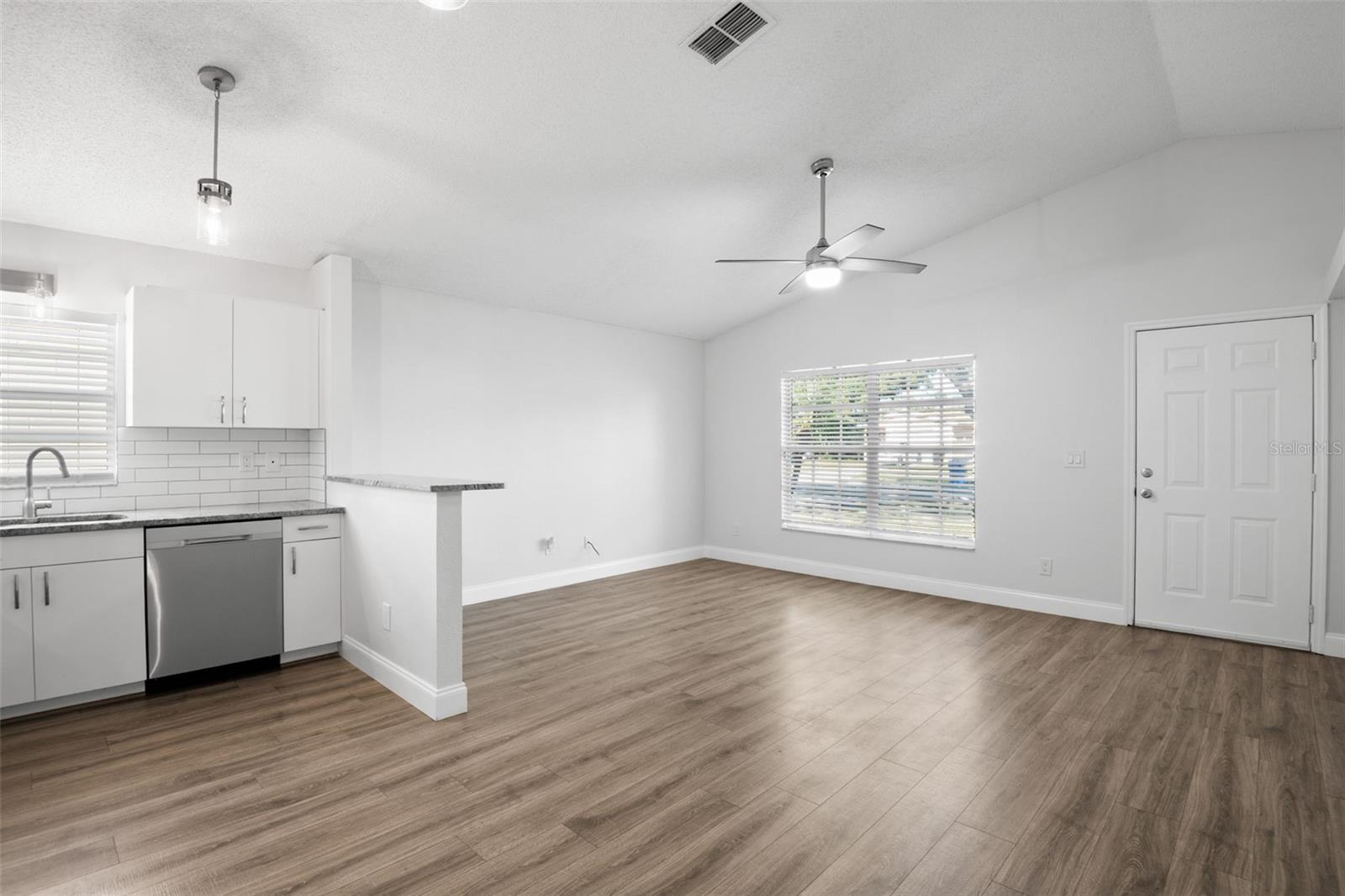 Image 9 of 37 For 4610 6th Avenue S