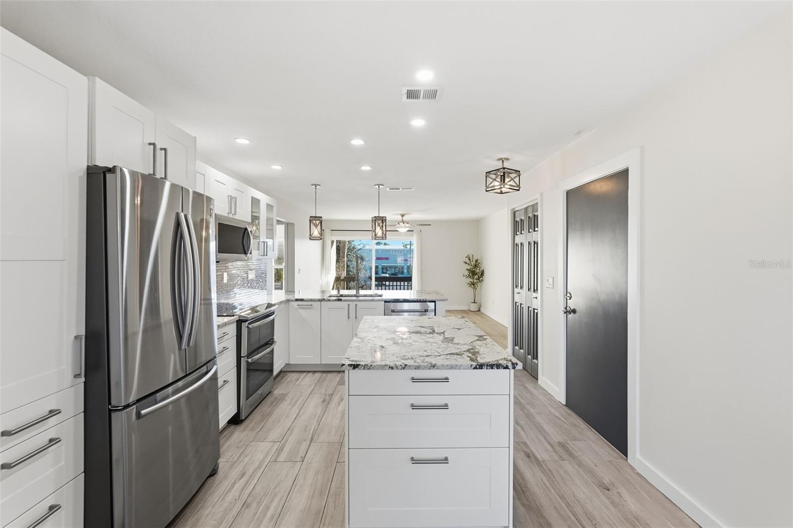 Image 6 of 38 For 3405 Clark Road 205