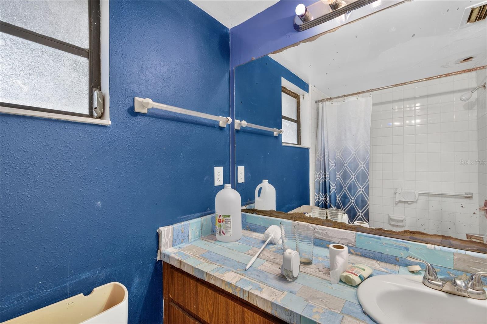 Image 14 of 39 For 260 13th Street N