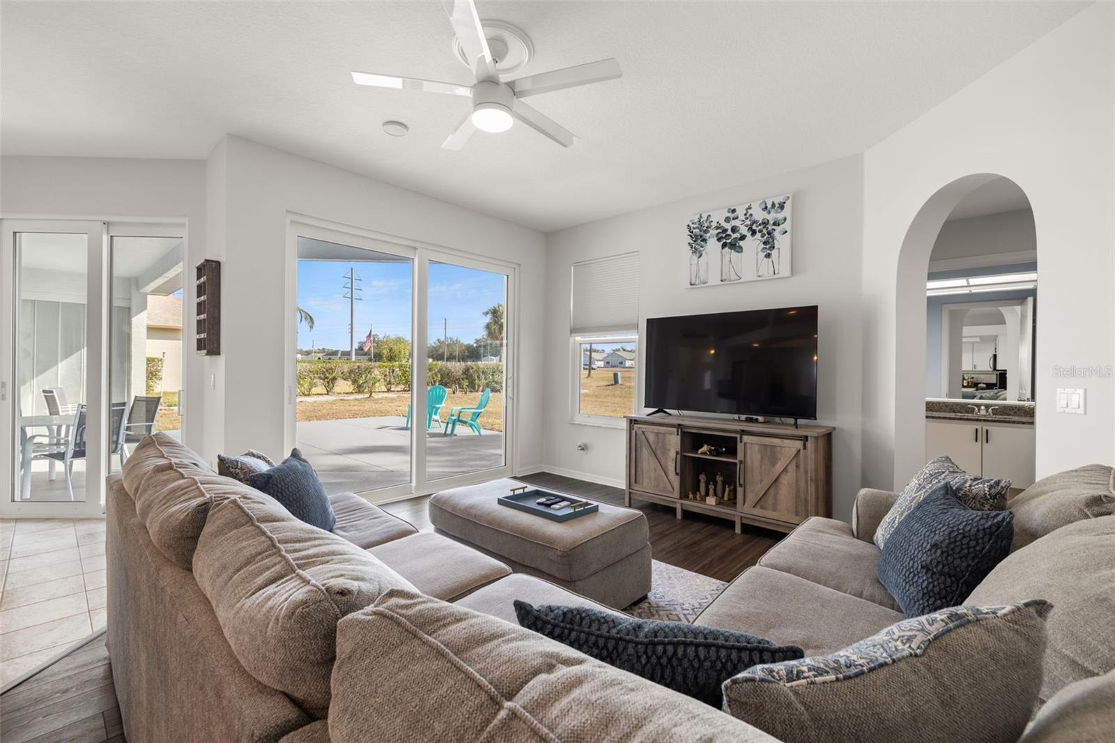 Image 18 of 42 For 6140 Silver Oaks Drive