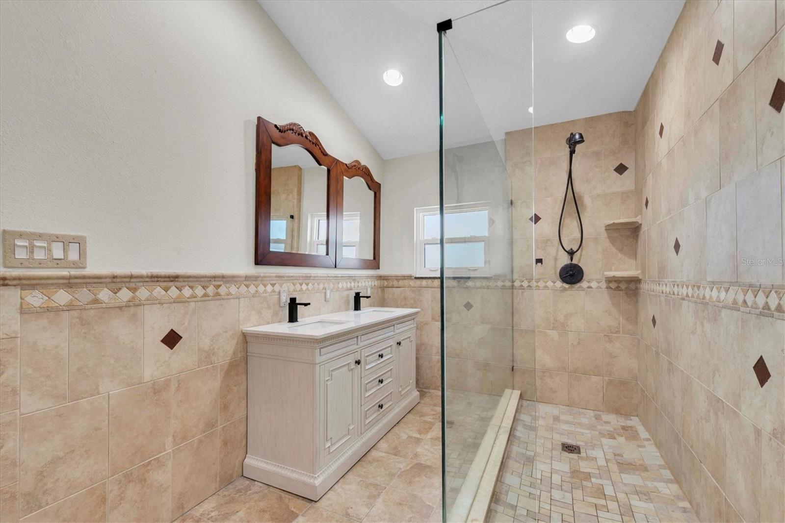 Image 19 of 44 For 9453 Treasure Lane Ne