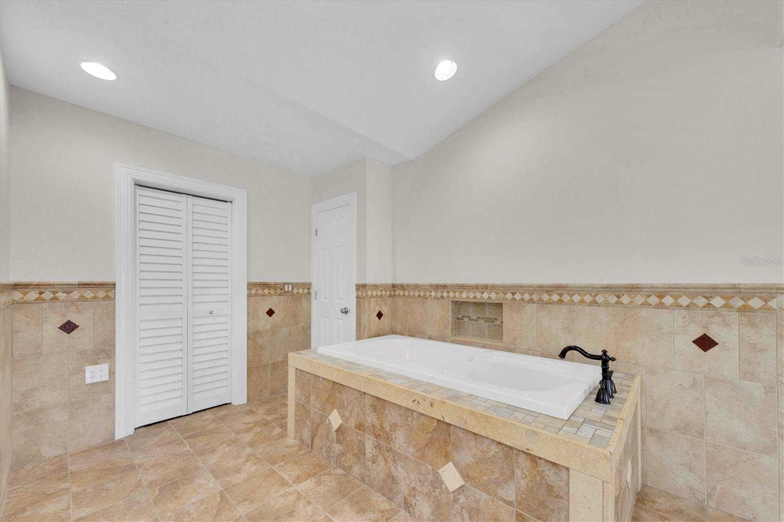 Image 20 of 44 For 9453 Treasure Lane Ne