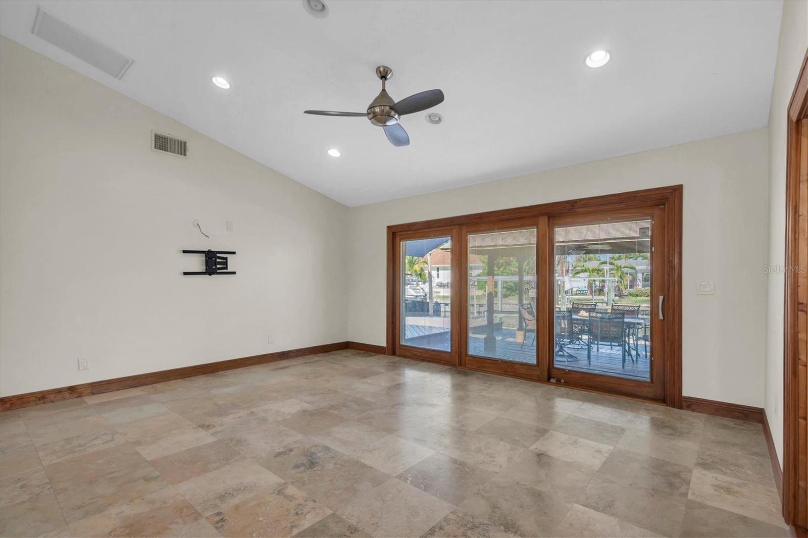 Image 4 of 44 For 9453 Treasure Lane Ne