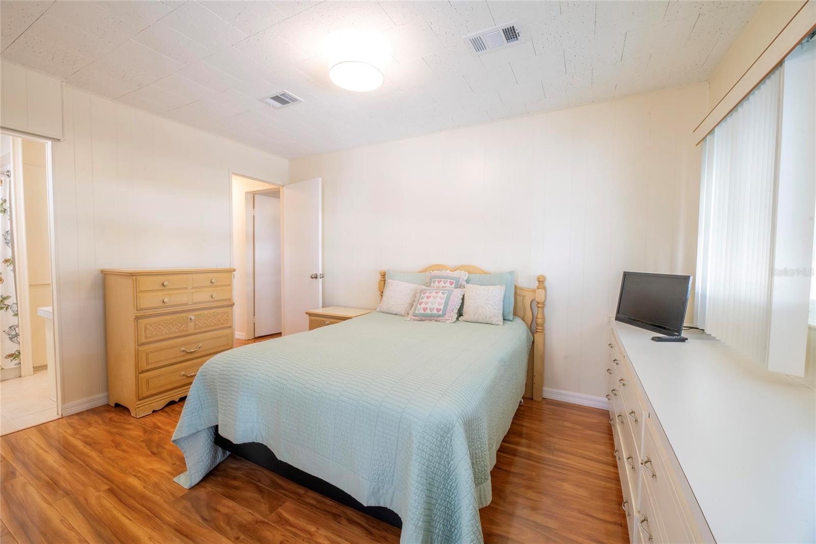 Image 16 of 33 For 10011 110th Place 246