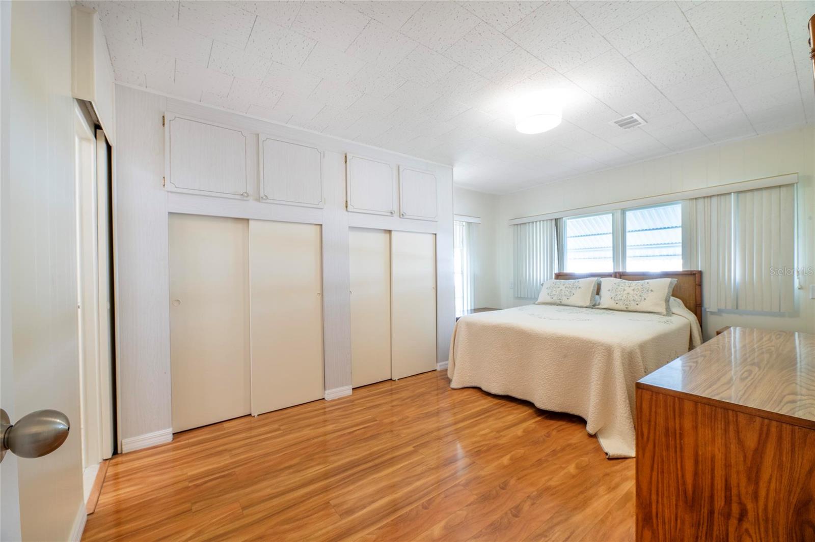 Image 17 of 33 For 10011 110th Place 246