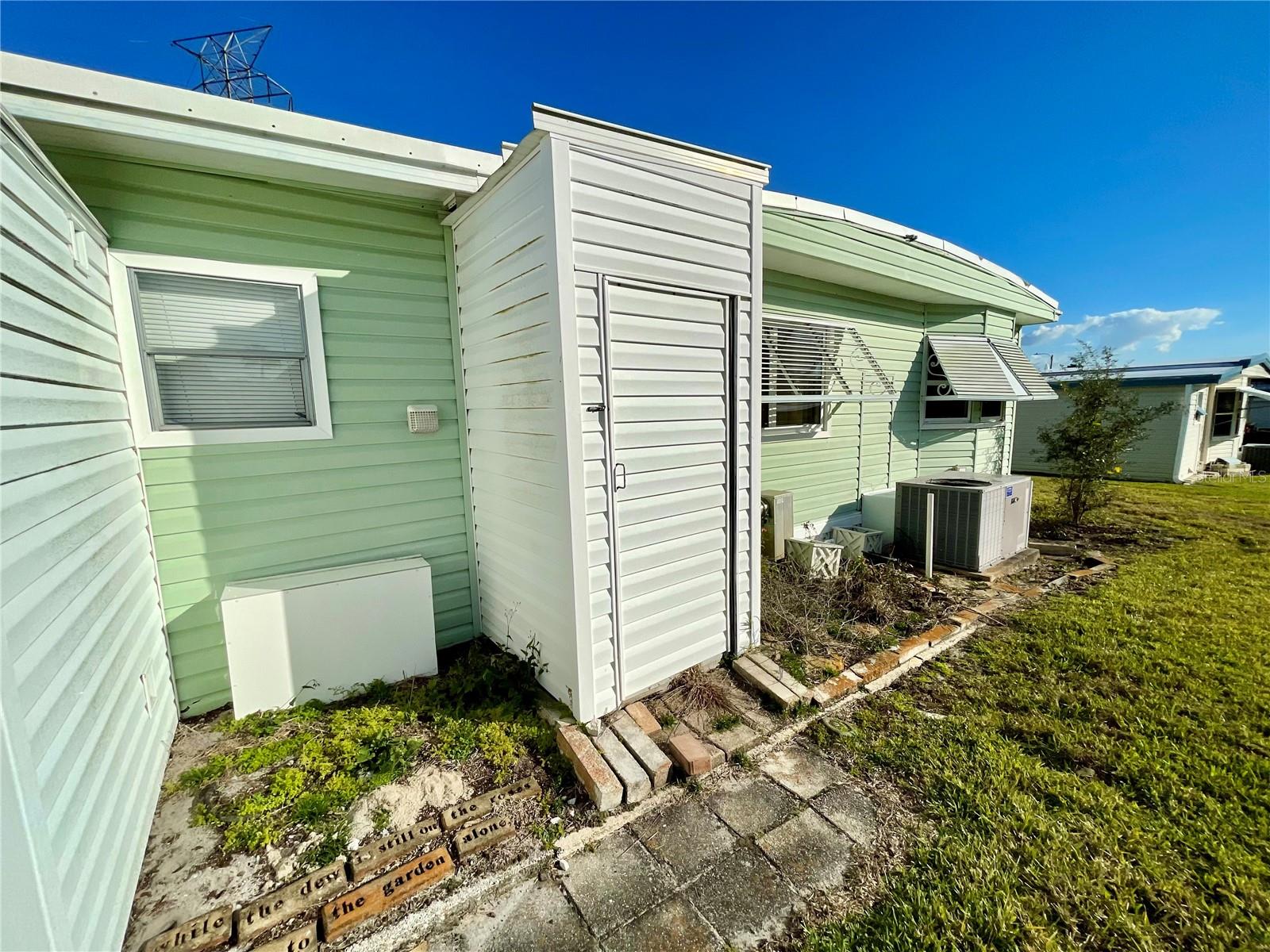 Image 20 of 30 For 36 Maple Leaf Court