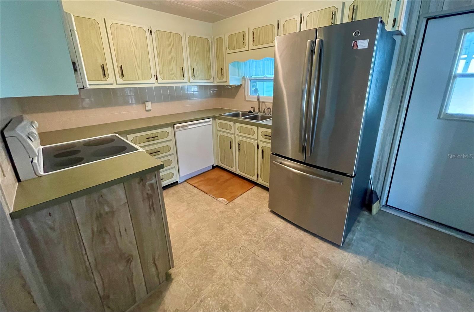 Image 4 of 30 For 36 Maple Leaf Court