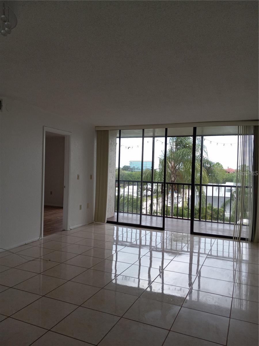 Image 8 of 61 For 1000 Cove Cay Drive 3b