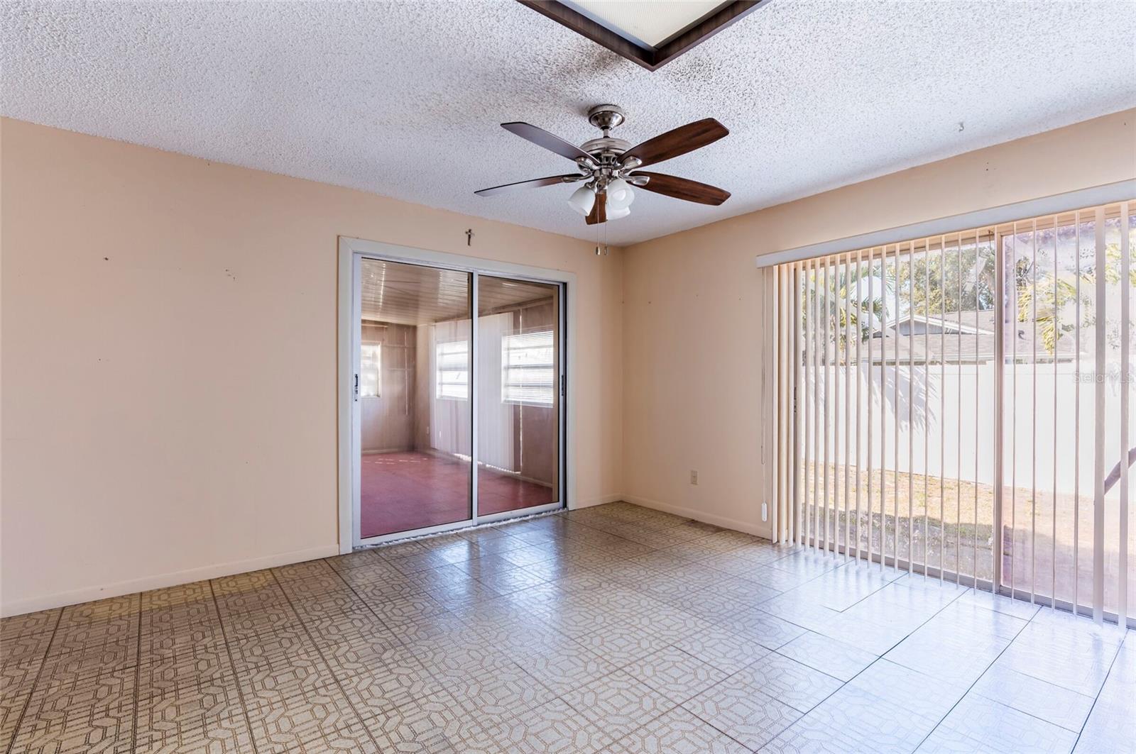 Image 13 of 33 For 2456 Timbercrest Circle W