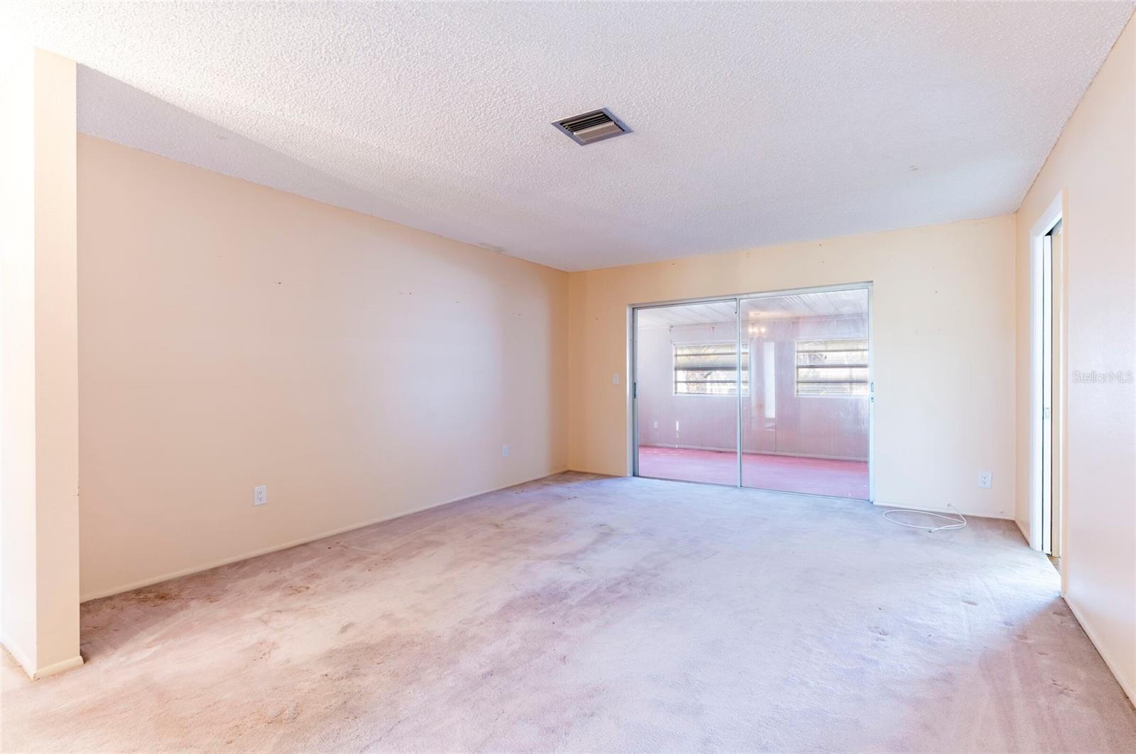 Image 6 of 33 For 2456 Timbercrest Circle W