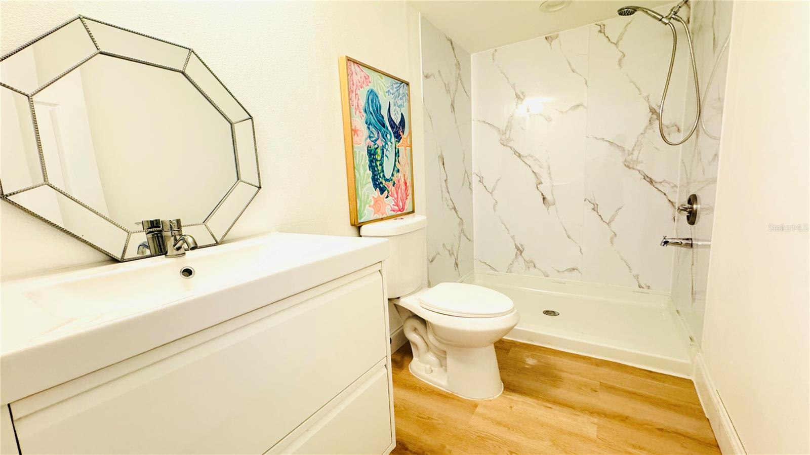 Image 6 of 34 For 7200 Bank Drive 0