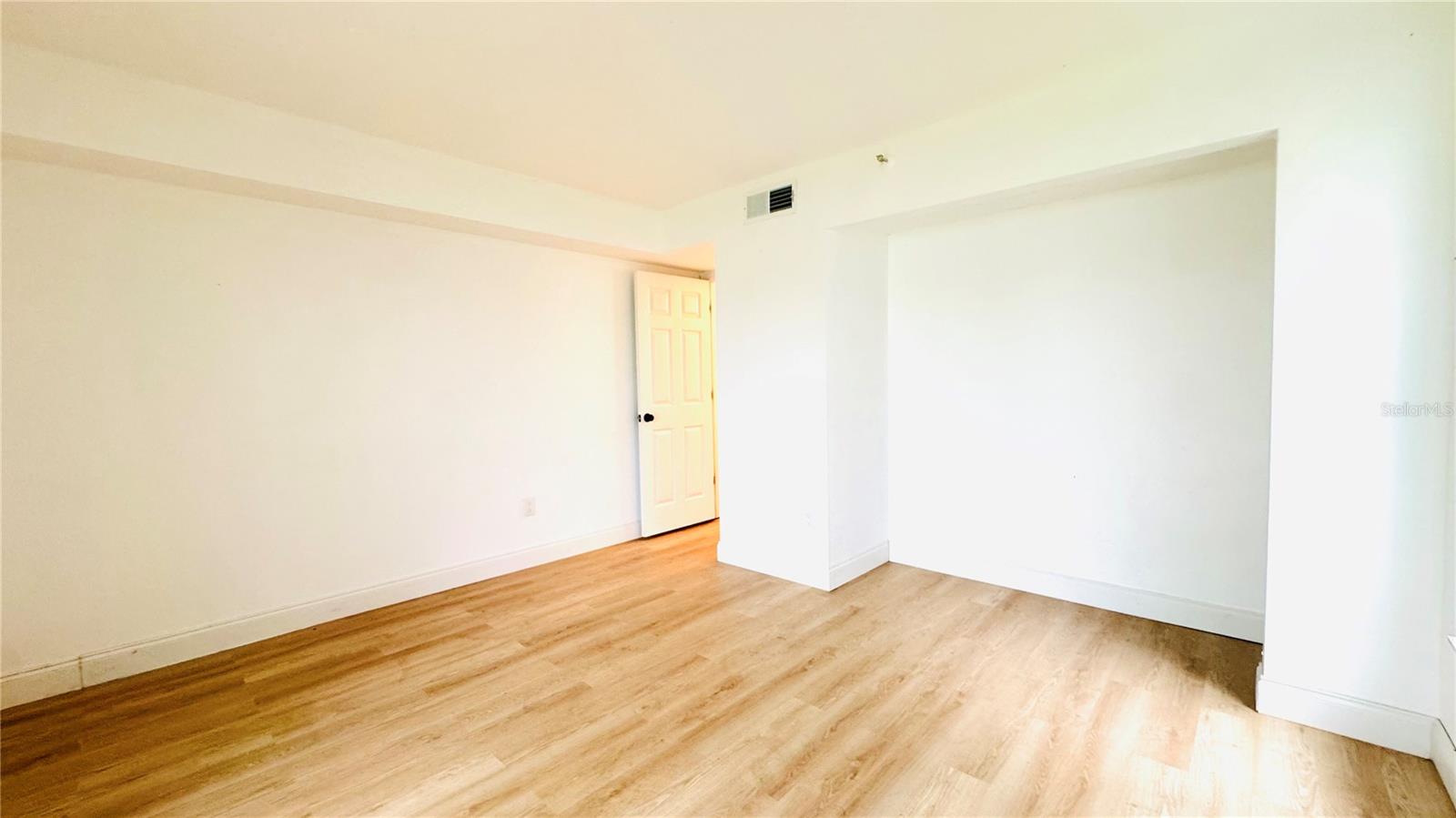 Image 7 of 34 For 7200 Bank Drive 0