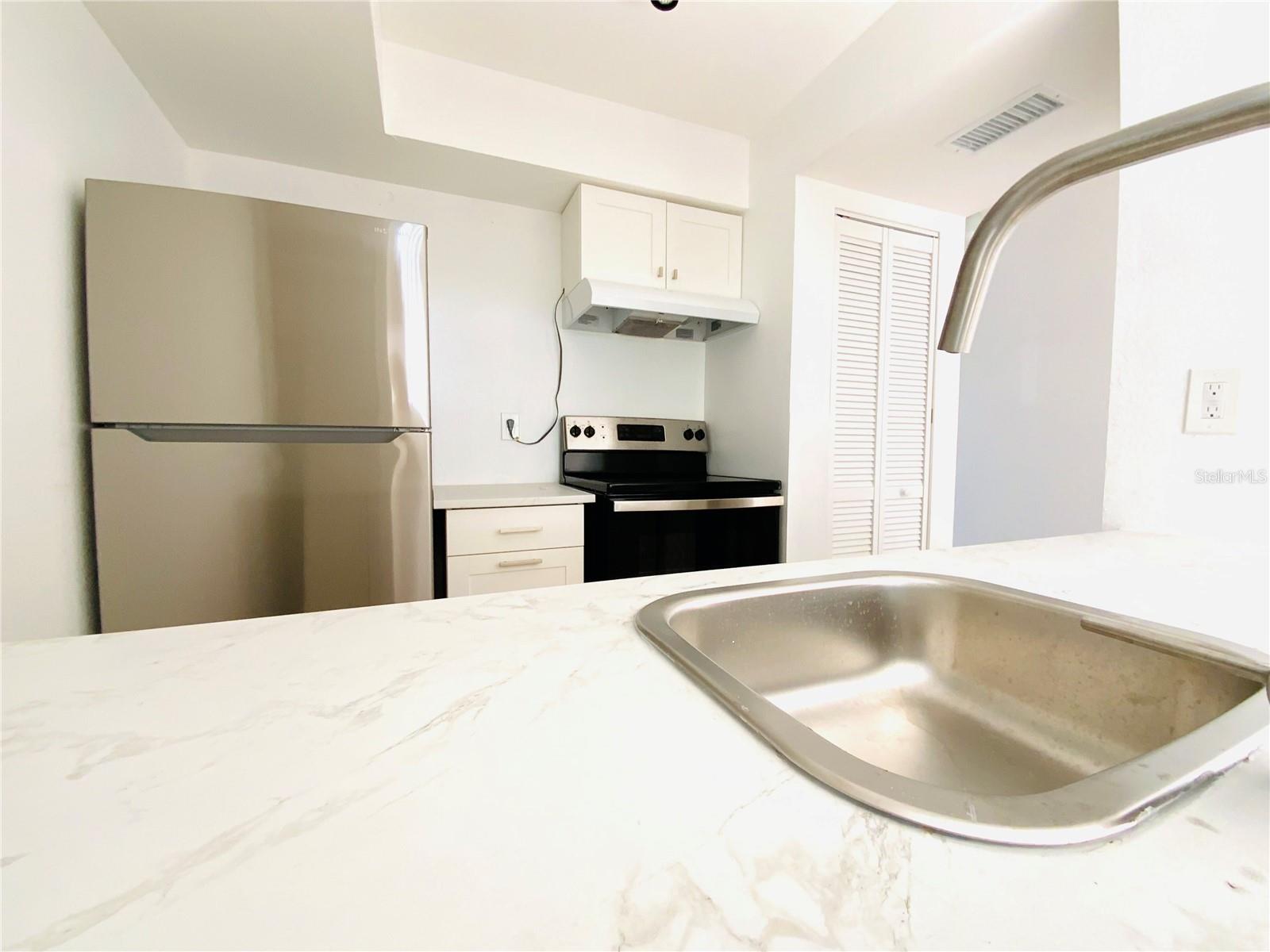 Image 9 of 34 For 7200 Bank Drive 0