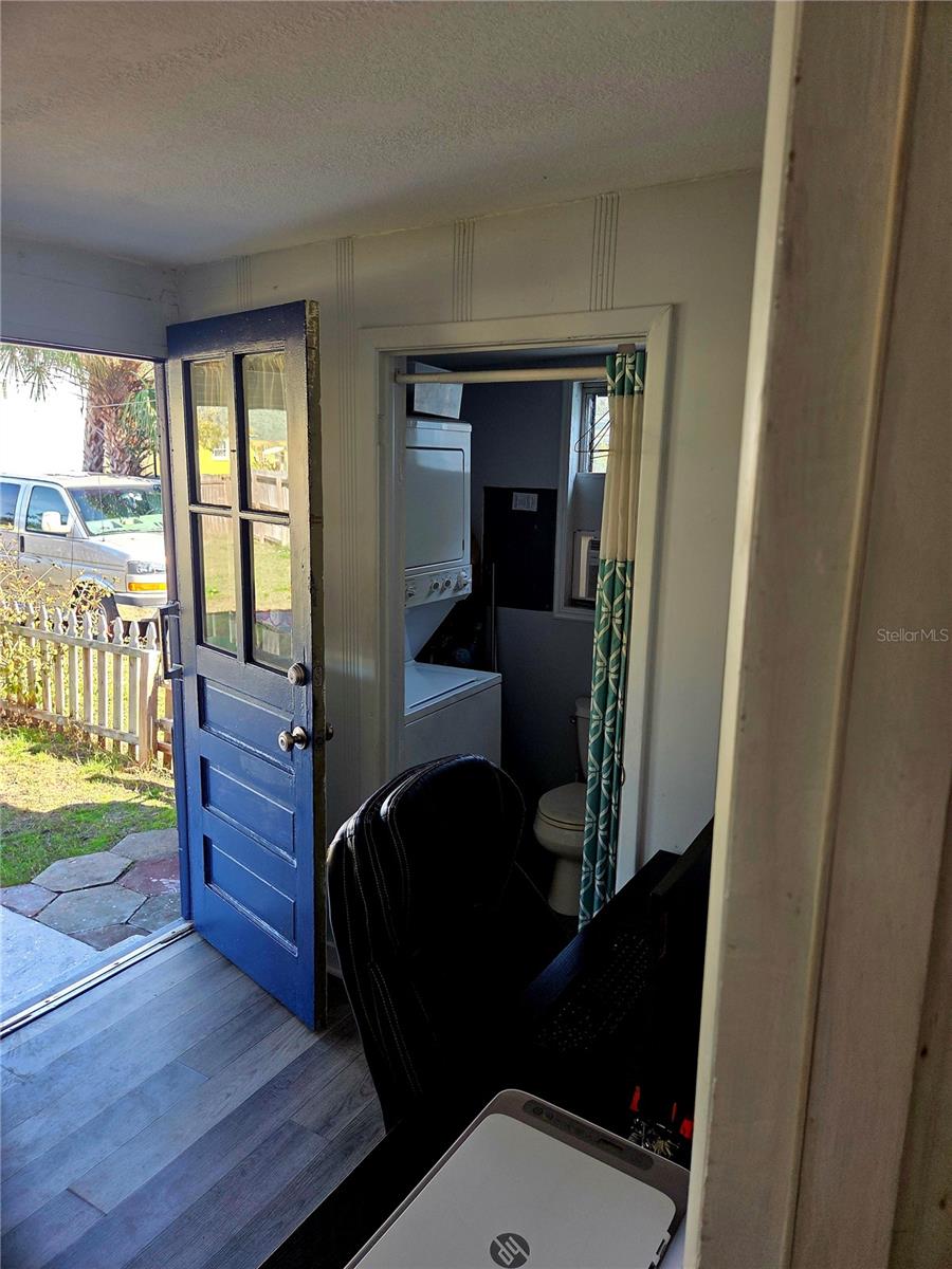 Listing photo id 9 for 4727 6th Avenue S