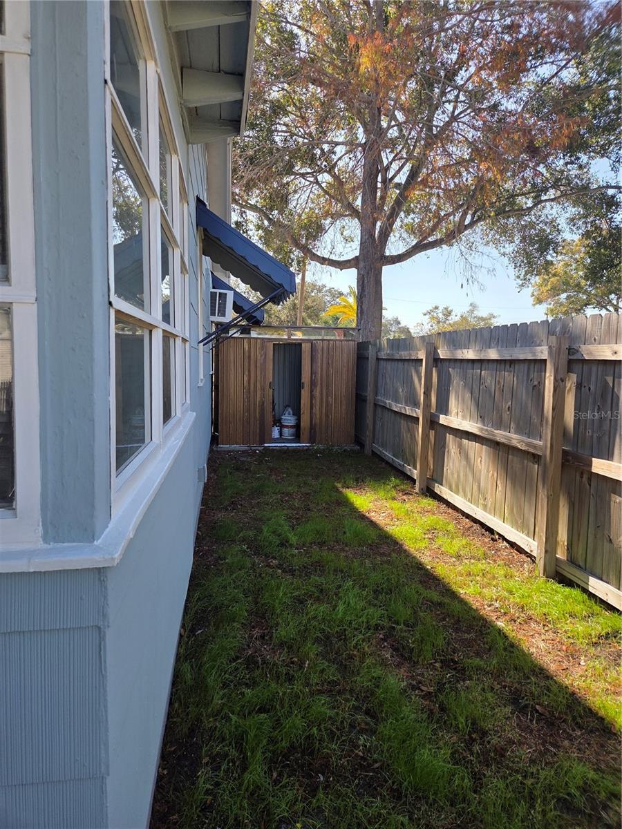 Listing photo id 17 for 4727 6th Avenue S