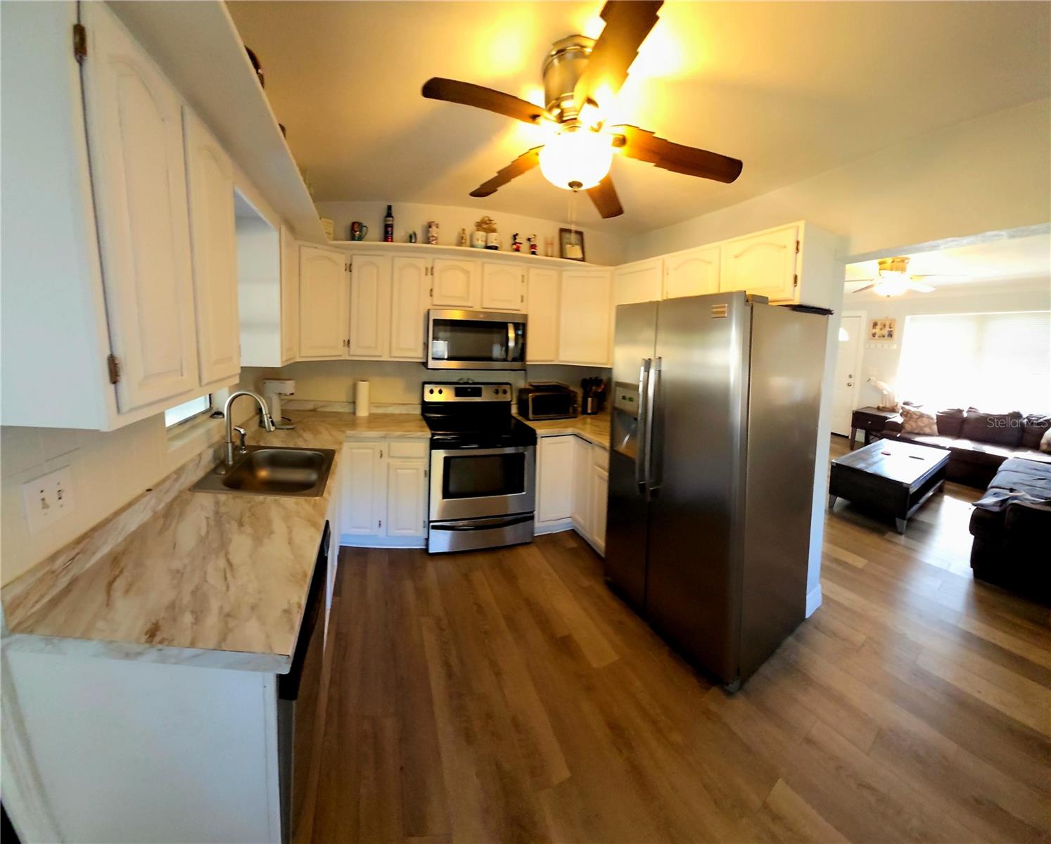 Listing photo id 4 for 4727 6th Avenue S