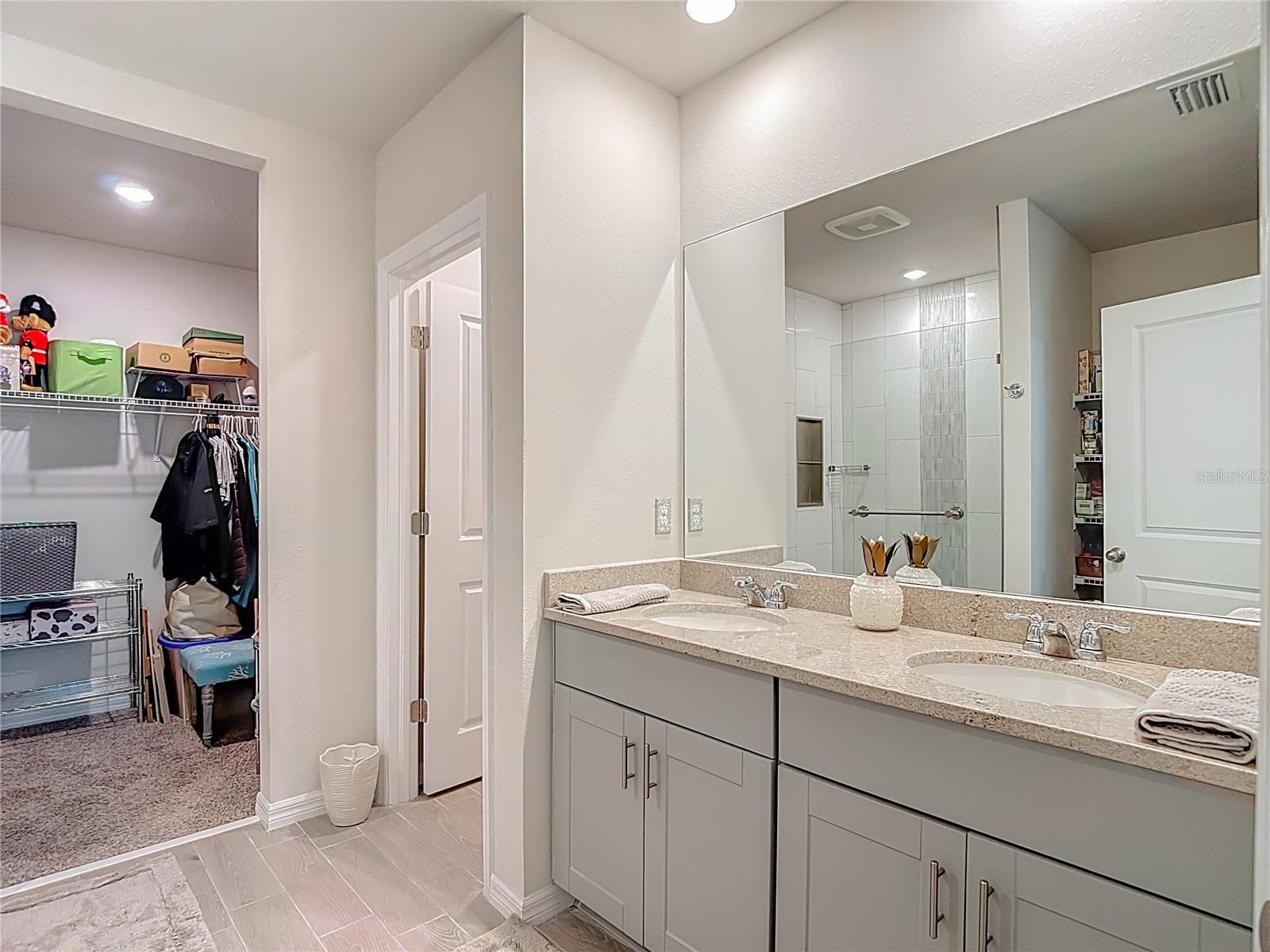 Image 33 of 62 For 13450 Lawrence Street