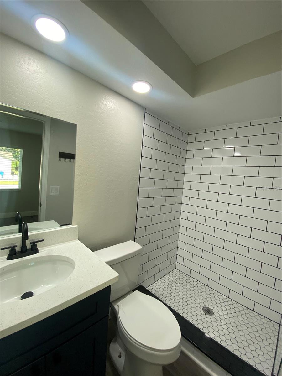 Image 12 of 19 For 206 Saint Petersburg Drive E