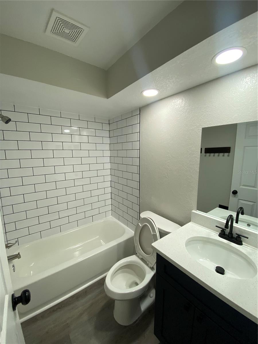 Image 15 of 19 For 206 Saint Petersburg Drive E