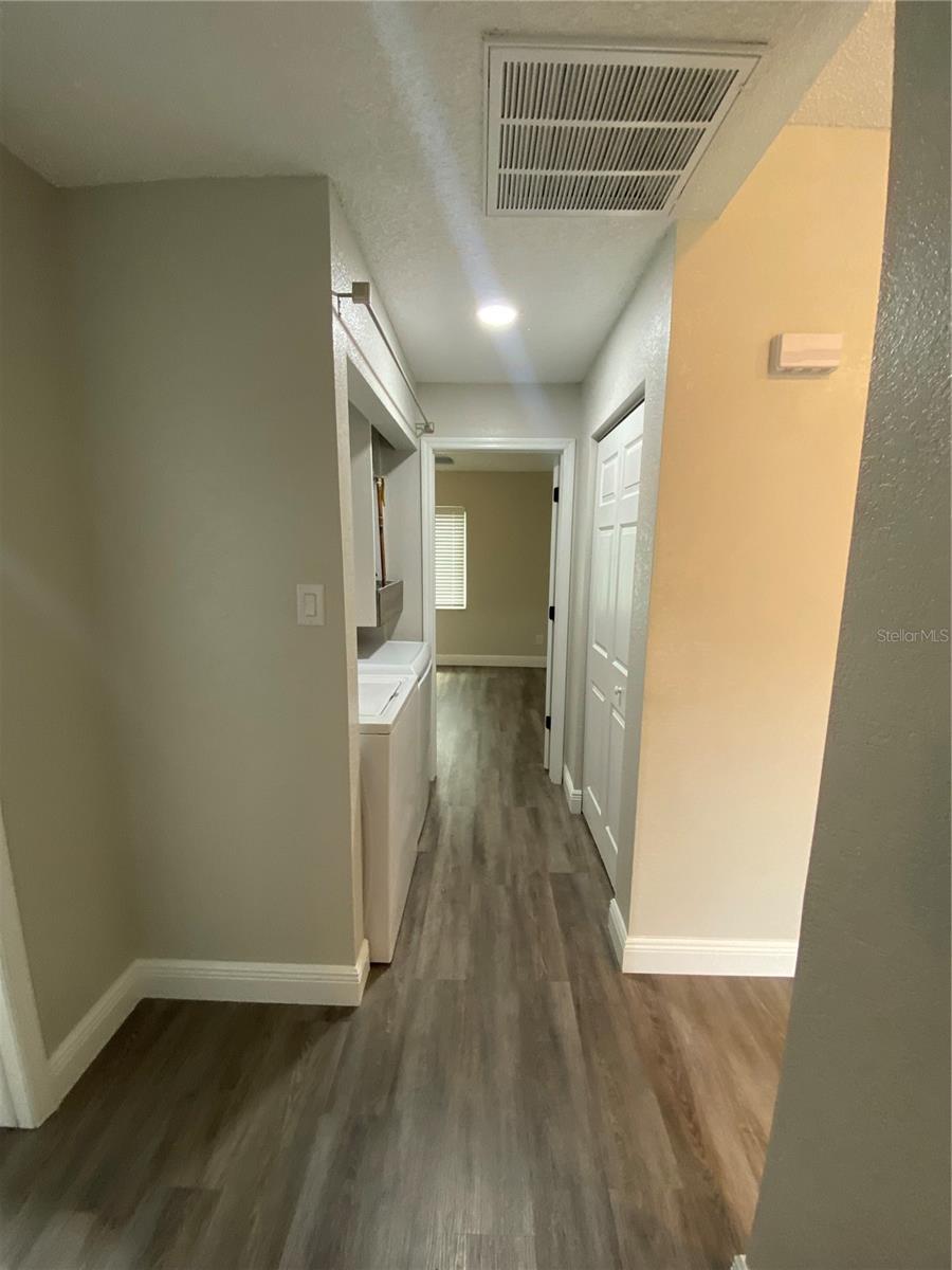 Image 16 of 19 For 206 Saint Petersburg Drive E