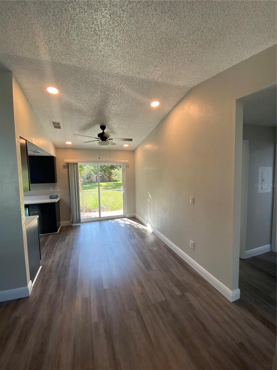 Image 8 of 19 For 206 Saint Petersburg Drive E