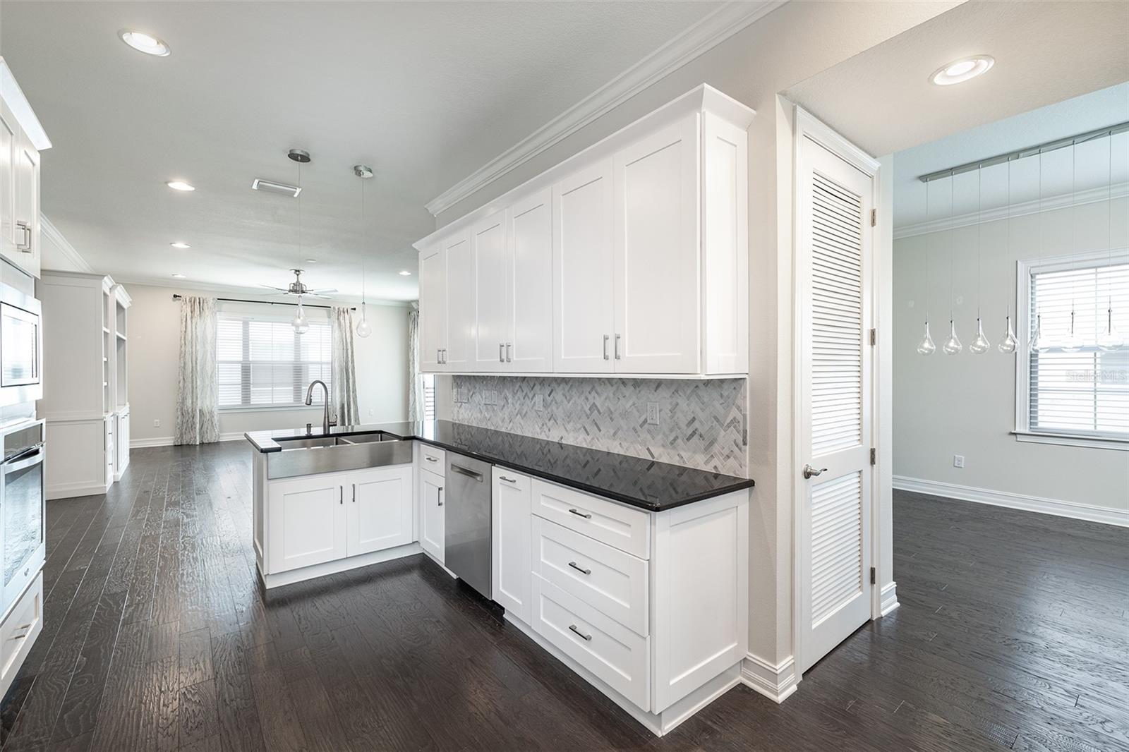 Image 20 of 39 For 222 Audubon Avenue